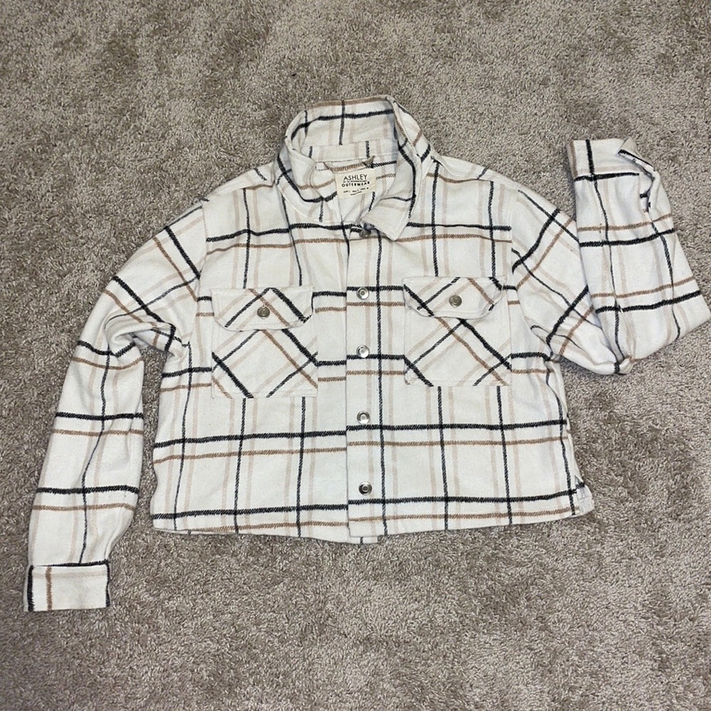 Ashley International Outwear Large Tan Acrylic Button Down Shacket